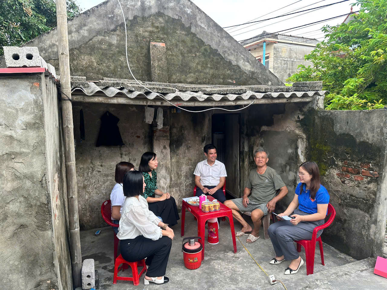 UỶ BAN MẶT TRẬN TỔ QUỐC, ĐOÀN THỂ VÀ CÁC DOANH NGHIỆP THĂM, TẶNG QUÀ NGƯỜI CÓ CÔNG VÀ CÁC GIA ĐÌNH CHÍNH SÁCH NHÂN NGÀY THƯƠNG BINH LIỆT SỸ 27/7/2025.